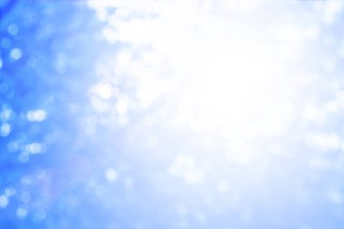 Doğal mavi beyaz arka plan bulanık.