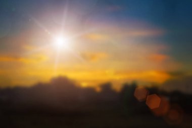 Doğal arka plan blurring.warm renkleri ve parlak güneş ışığı. 