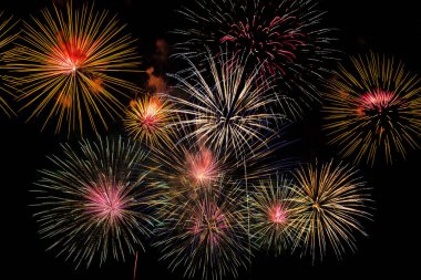 Havai fişek kutlama yeni yıl ve kopya alanı - soyut tatil arka plan geceleri.