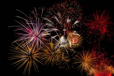 Havai fişek kutlama yeni yıl ve kopya alanı - soyut tatil arka plan geceleri.