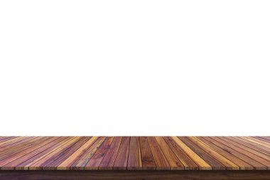Beyaz arka planda izole edilmiş boş ahşap masa, Tasarım Ahşap teras beyaz. Kopyanız ve markanız için üç boyutlu boş alan çizimi. Ürün görüntüleme kurgusu olarak kullanılabilir. Eski tarz konsept.