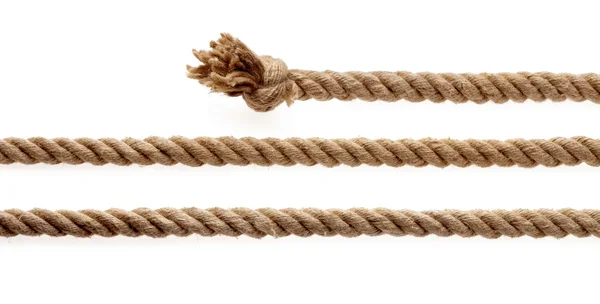 Pedaços de corda com nó em um fundo branco — Fotografia de Stock