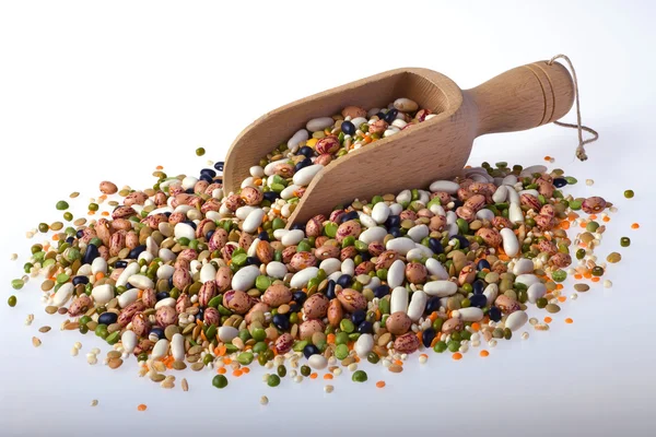 Çeşitli tahıllar ile ahşap palet