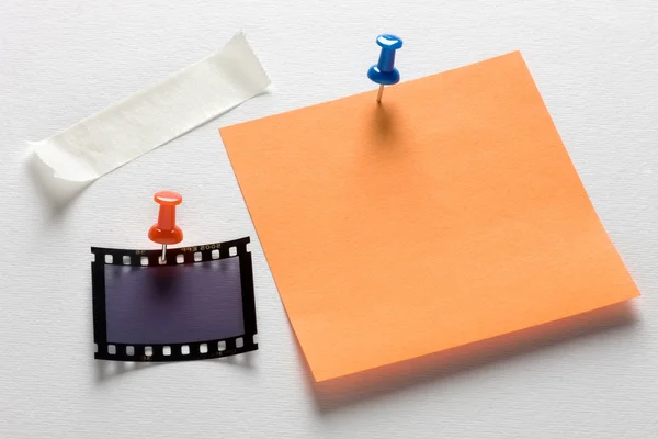 Mavi iğne ile turuncu anýmsatýcý Not  