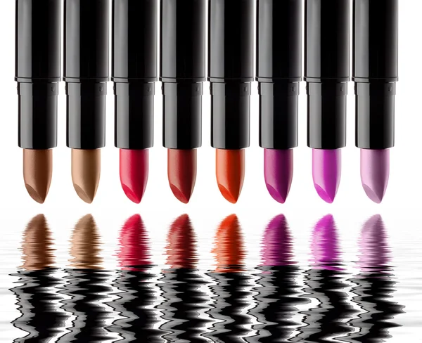 sudaki yansıması ile sekiz renkli ruj