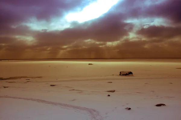 Winter beach sunny rays — Stock Photo, Image