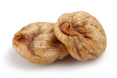 Kurutulmuş incirler izole edilmiş.