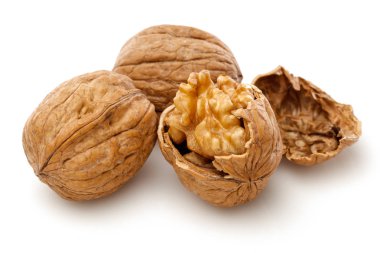 Kırılmış ceviz çekirdek ve bütün ceviz