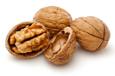 Yarım ceviz çekirdek ve bütün ceviz