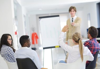 İş yerinde bir sunu işadamı 