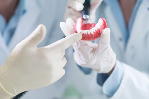 Dentistry student practicing on mannequin — Stock Photo, Image