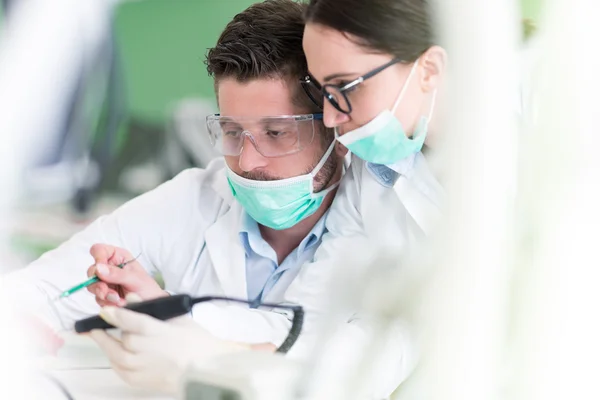 Stomatology students working carefully on anatomical models — Stockfoto