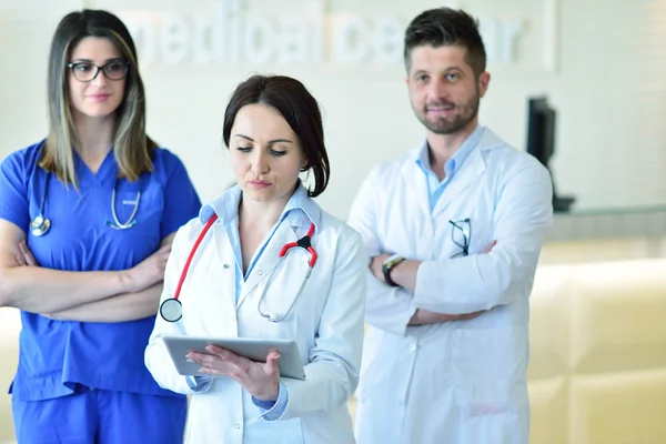 Trabajadores médicos en la clínica — Foto de Stock