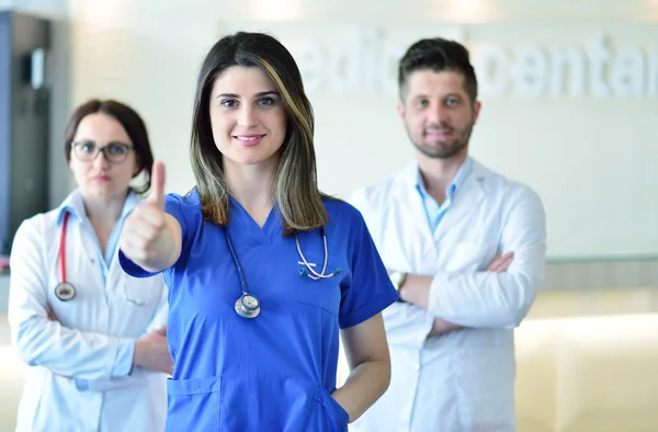 Trabajadores médicos en la clínica —  Fotos de Stock