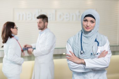 Hastanede tıbbi takım ayakta 