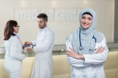 Hastanede tıbbi takım ayakta 