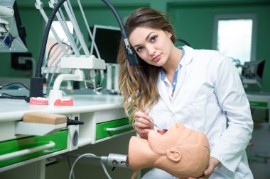 Diş öğrenci ilk kez Kliniği