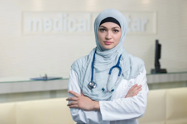 Smiling confident muslim female doctor. — Stock Photo, Image