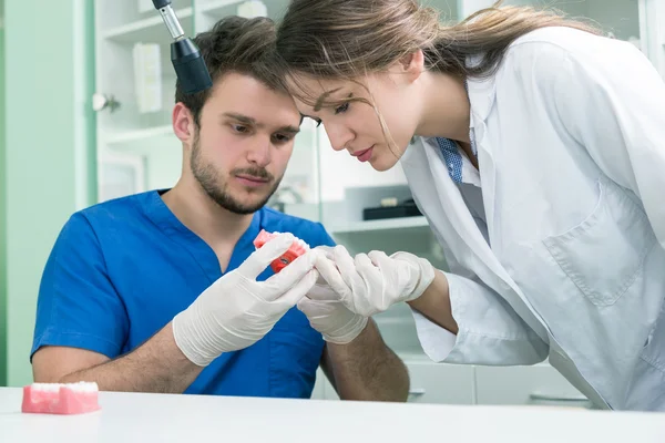 Dental prosthesis working on the denture — ストック写真