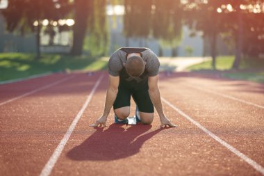 Başlama pozisyonu içinde parça runner