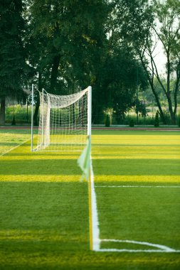 Standart hedef ve net yan görünüm futbol sahası ya da futbol alanında yaptı, elbiseler ve donatım Stadyumu