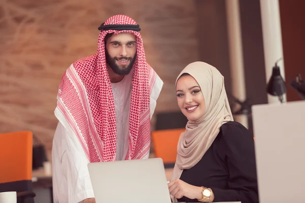 Arabic business couple working at  office — Stock Photo, Image