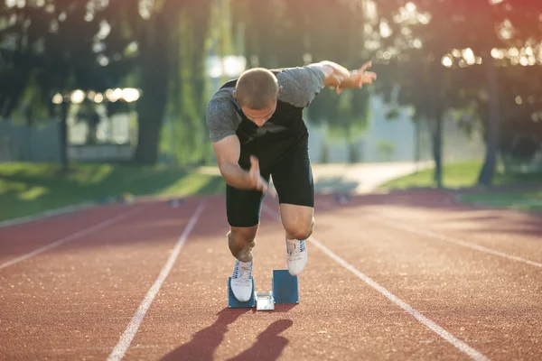 Track runner in starting position — Stockfoto