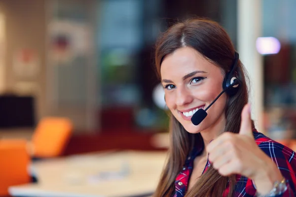 Successful business woman working at the office — Stock Photo, Image