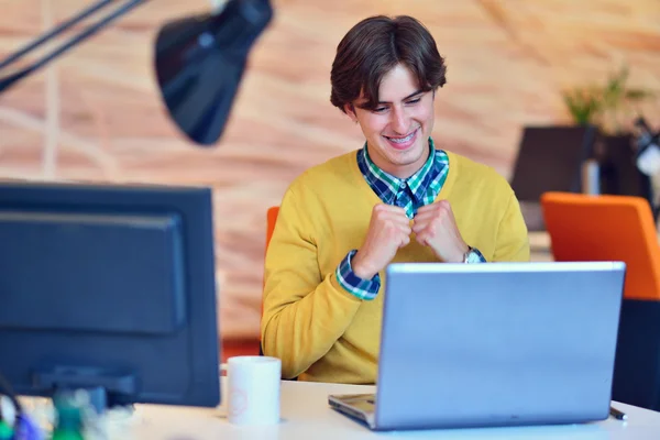 Man working in office in front on computer — Stock Photo, Image