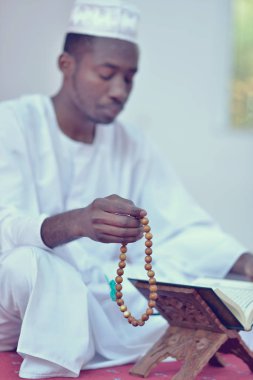 Tanrı'ya dua Afrika Müslüman erkek