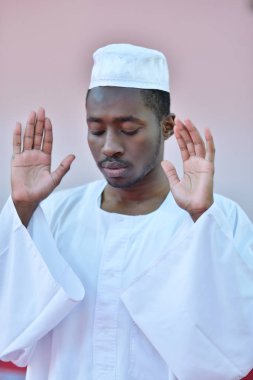 Tanrı'ya dua Afrika Müslüman erkek