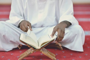 Tanrı'ya dua Afrika Müslüman erkek