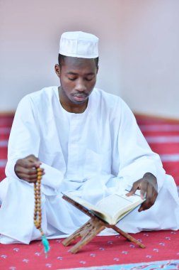 Tanrı'ya dua Afrika Müslüman erkek