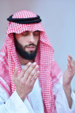 Müslüman Arapça adam dua