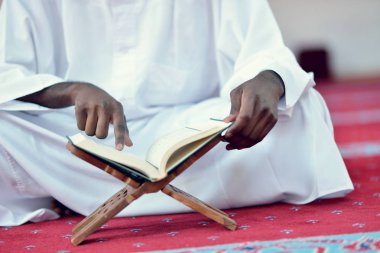 Tanrı'ya dua Afrika Müslüman erkek