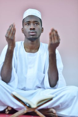 Tanrı'ya dua Afrika Müslüman erkek