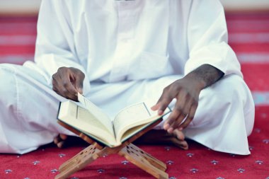 Tanrı'ya dua Afrika Müslüman erkek