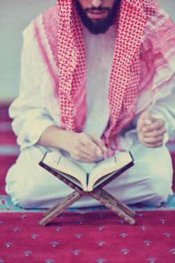 Müslüman Arapça adam dua