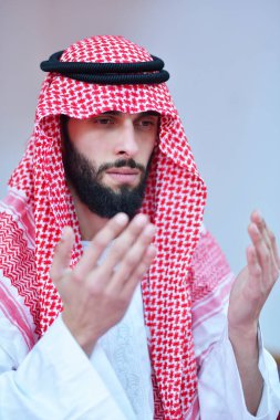 Müslüman Arapça adam dua