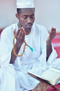 Tanrı'ya dua Afrika Müslüman erkek