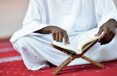 Tanrı'ya dua Afrika Müslüman erkek