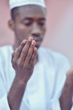 Tanrı'ya dua Afrika Müslüman erkek