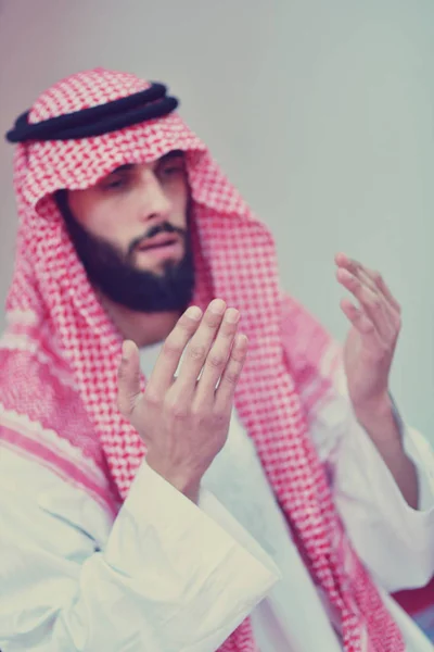 Müslüman Arapça adam dua — Stok fotoğraf
