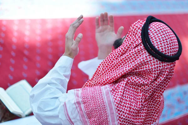 Muslim Arabic man praying — Stock Photo, Image