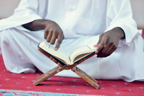 African Muslim Man Praying To God — Stock Photo, Image