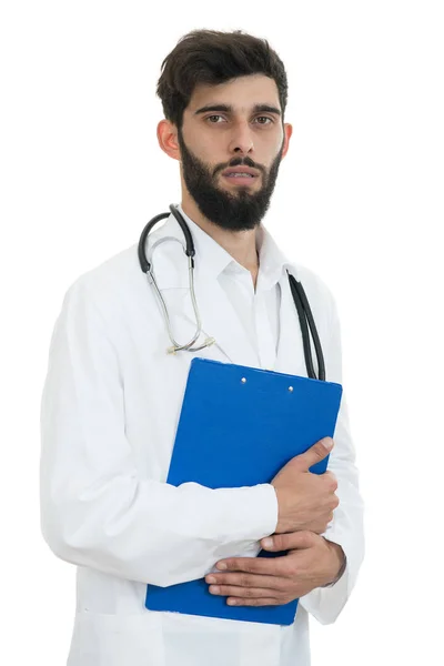 Médico masculino segurando pasta e estetoscópio — Fotografia de Stock