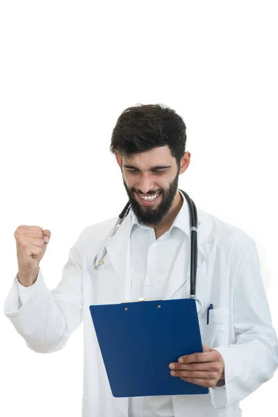 Αρσενικό ο γιατρός κρατάει φάκελο και στηθοσκόπιο — Φωτογραφία Αρχείου
