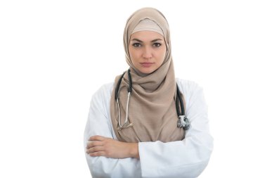 Kendine güvenen Müslüman kadın doktor.