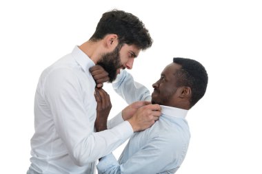 İki deli adamın tartıştığını