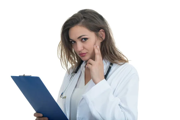 Vrouwelijke arts op zoek ernstige — Stockfoto
